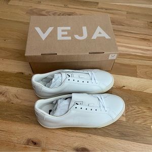 NWT White Vejas